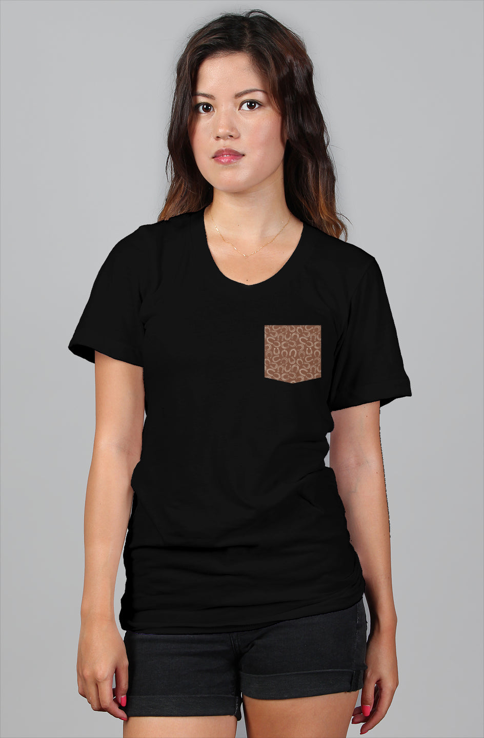 womens relaxed black t shirt horseshoe pocket